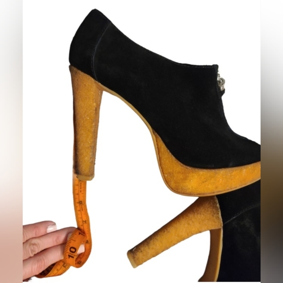 Michael kors Shoes. - Picture 3 of 4